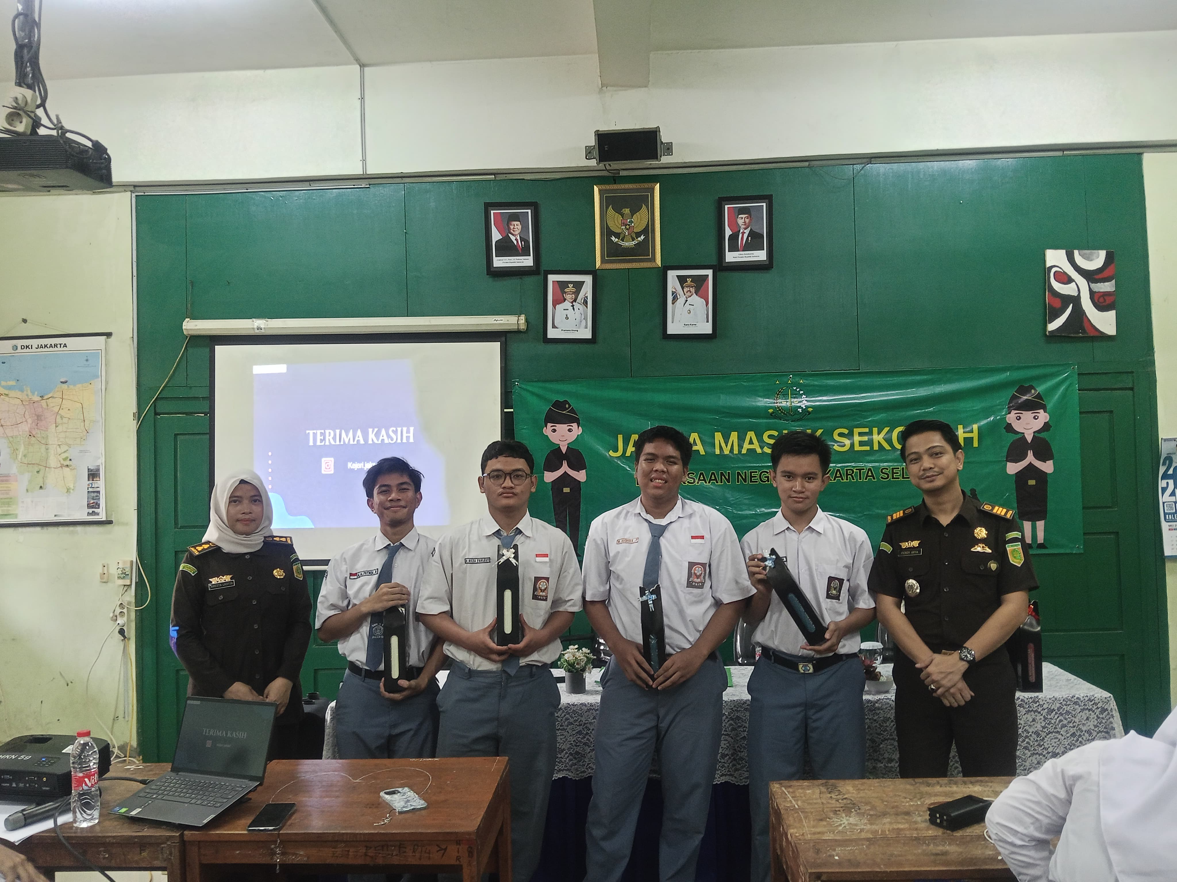 Gedung Sekolah SMK 19 NEGERI MANADO